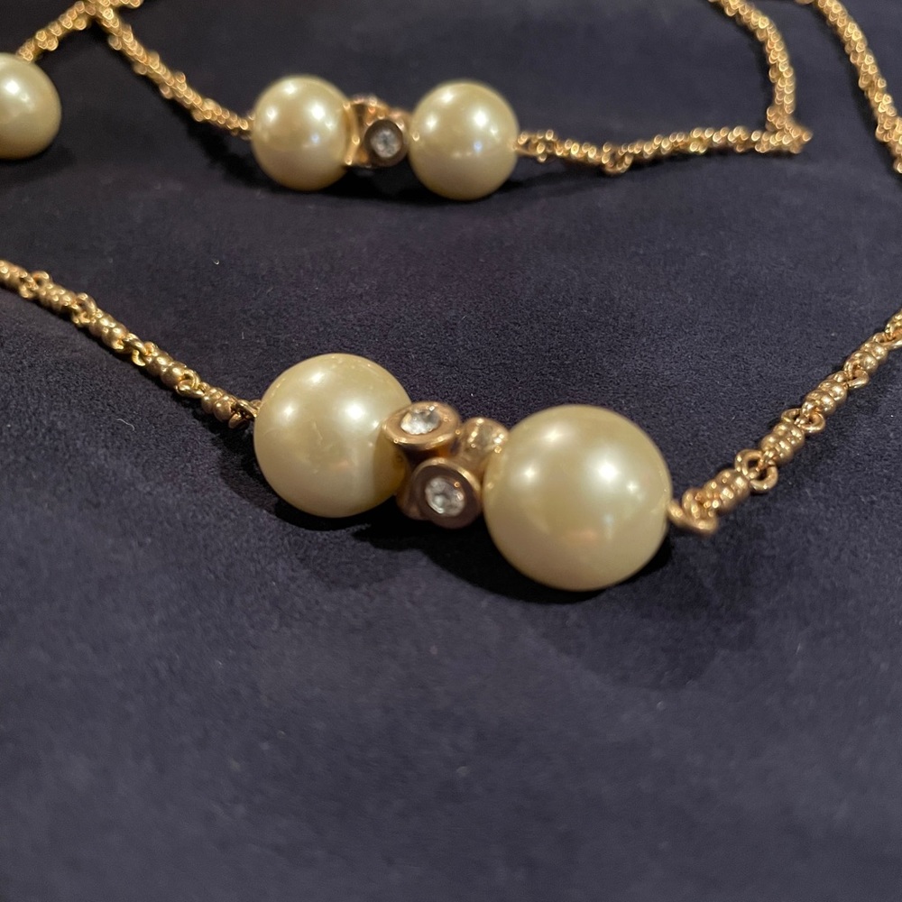 J Crew- Pearl & Gold opera style necklace - Picture 2 of 4